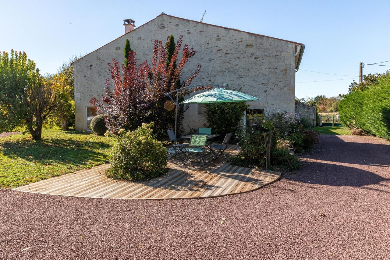 Gite Luludine Varzay Exterior photo